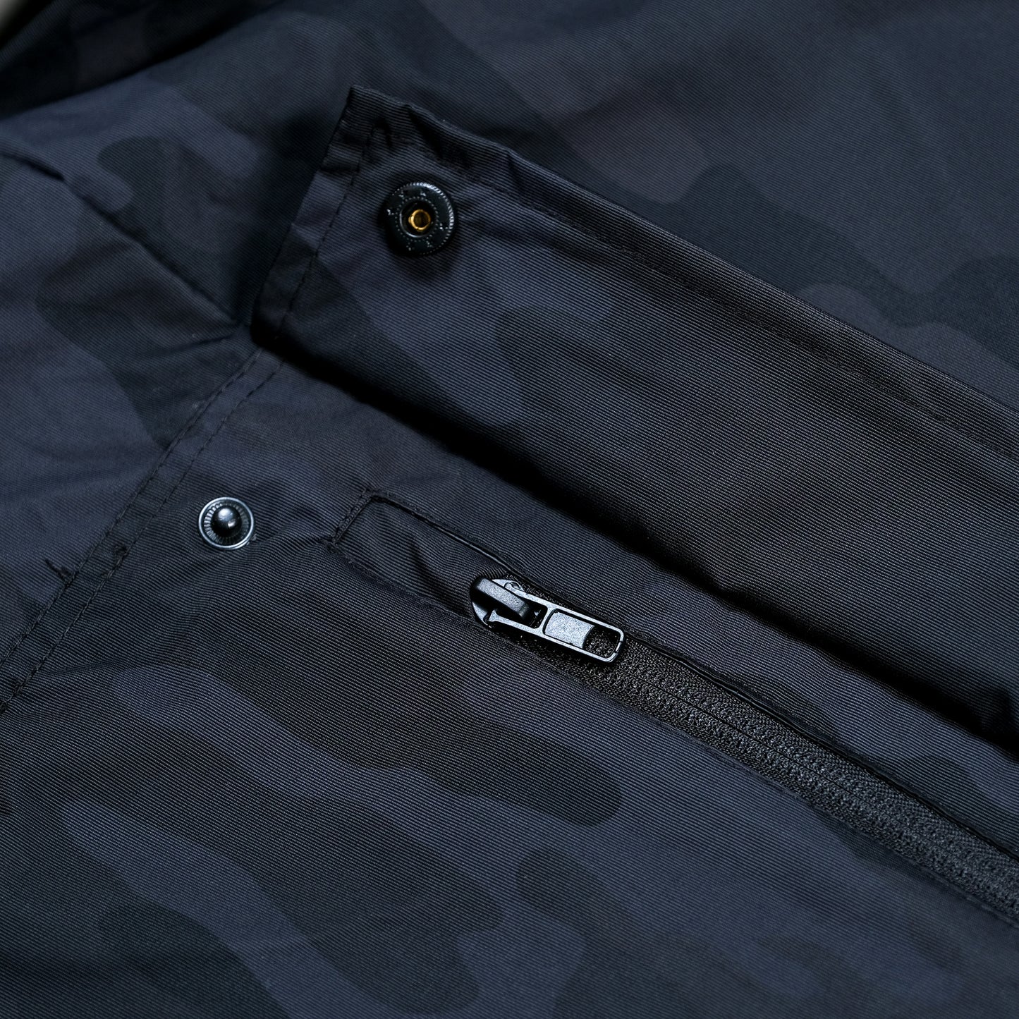 MEN'S WATER-RESISTANT WINDBREAKER ANORAK JACKET | BLACK CAMO