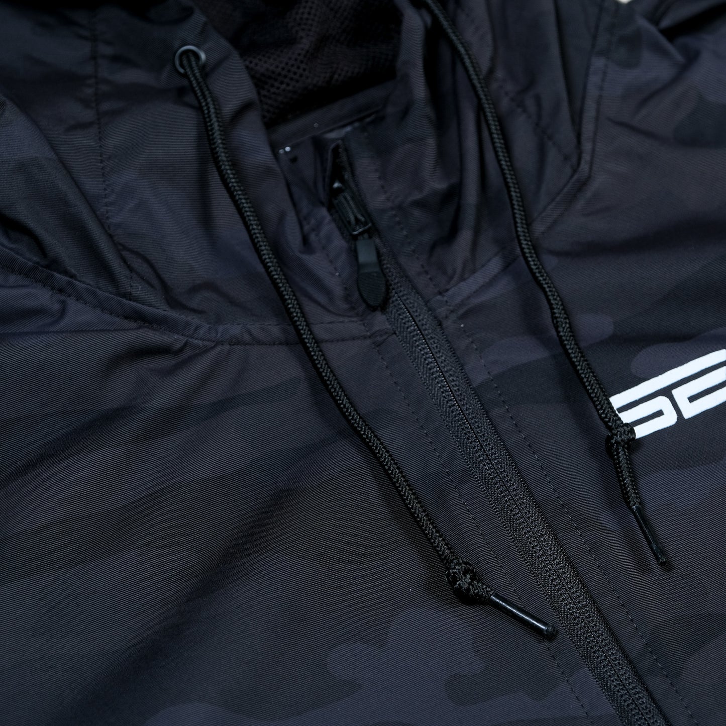MEN'S WATER-RESISTANT WINDBREAKER ANORAK JACKET | BLACK CAMO