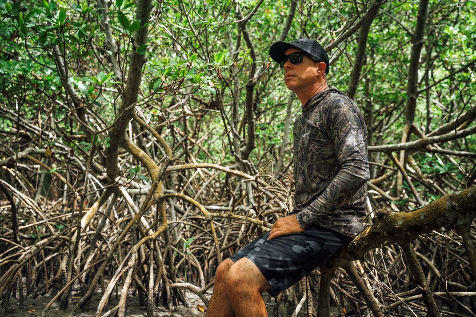 Mangrove Camo Men's Hooded Performance Shirt – Lightweight, moisture-wicking fishing shirt for active outdoor use with UPF sun protection