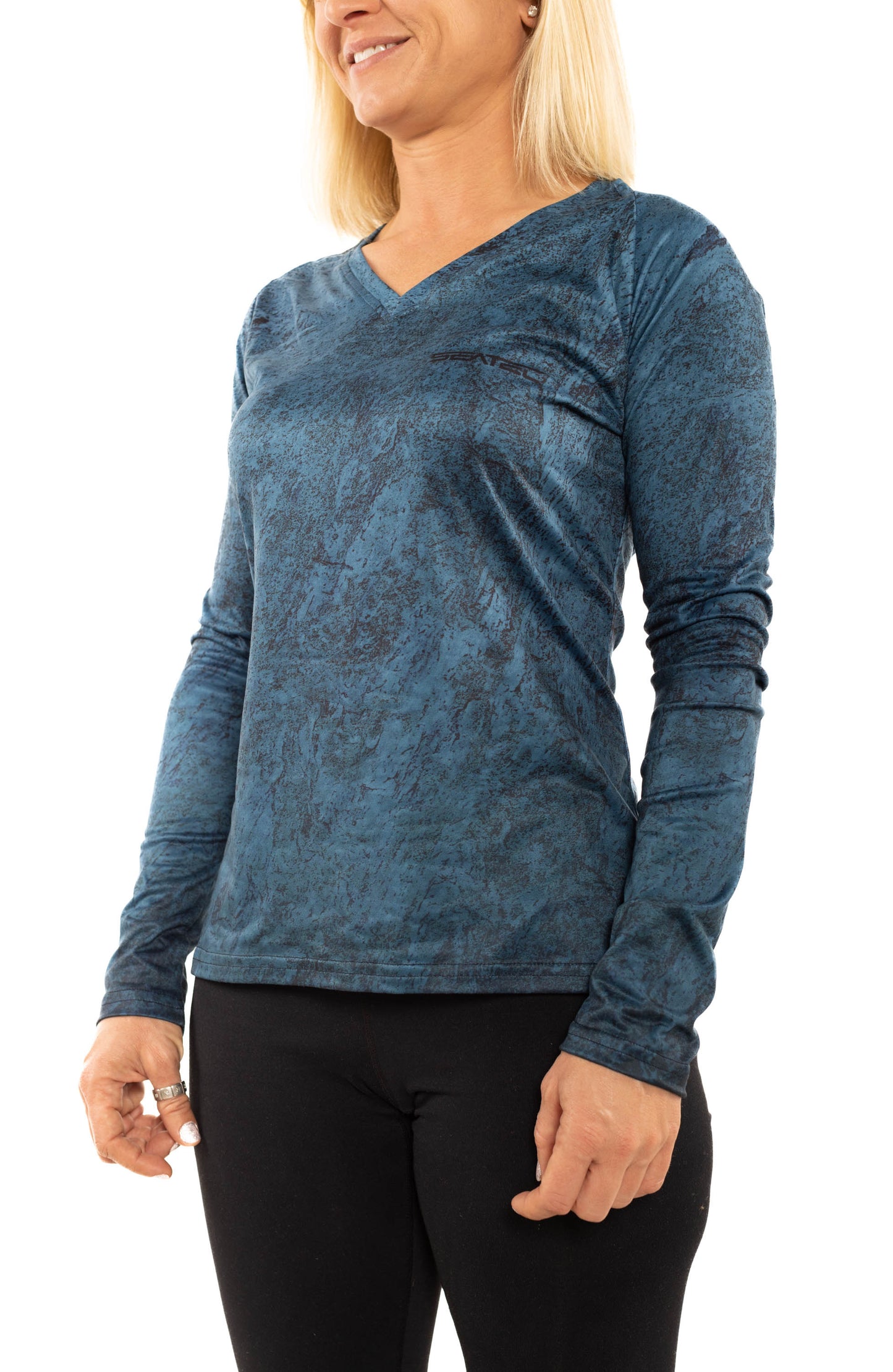 WOMEN'S SPORT TEC | OCEAN CAMO | V NECK